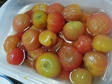 大量のミニトマトは冷凍保存がおすすめ 皮を簡単に剥けて トマトソースに 田舎でゆったり暮らしたい